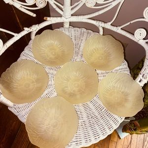 Vintage Plastic Cabbage Leaf Design Set of 6 Small Bowls